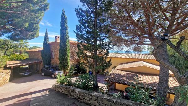 Villa provençale en pierre avec vue mer à Sainte-Maxime