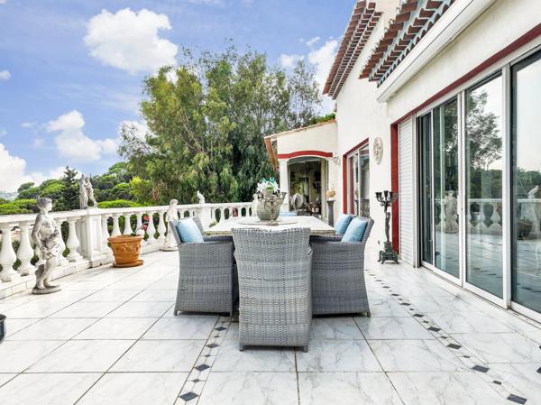 Villa provençale en pierre avec vue mer à Sainte-Maxime