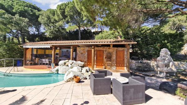 Villa provençale en pierre avec vue mer à Sainte-Maxime