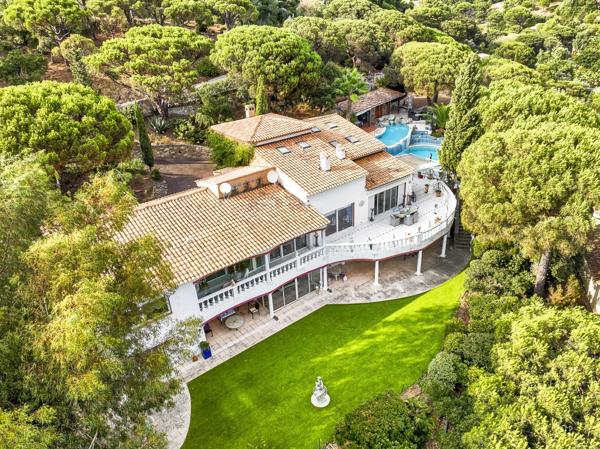 Villa provençale en pierre avec vue mer à Sainte-Maxime