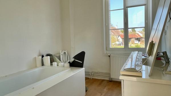 Maison
                                                                                                                                                                                                                                                                                                                        5 pièce(s)                                                                                                                                                                                                          3 chambre(s)                                                                                                                                                                                                          125  m²