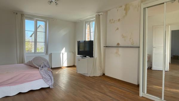 Maison
                                                                                                                                                                                                                                                                                                                        5 pièce(s)                                                                                                                                                                                                          3 chambre(s)                                                                                                                                                                                                          125  m²