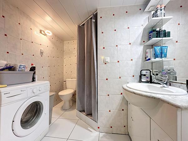 Maison + 2 appartements pour environ 200m² à ORANGE