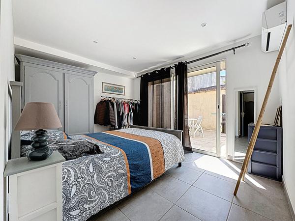 Maison + 2 appartements pour environ 200m² à ORANGE