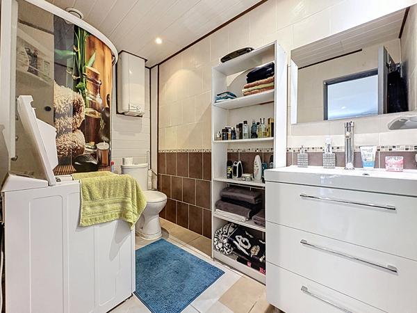 Maison + 2 appartements pour environ 200m² à ORANGE