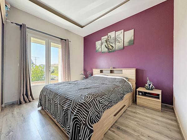 Maison + 2 appartements pour environ 200m² à ORANGE