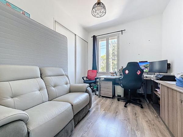 Maison + 2 appartements pour environ 200m² à ORANGE