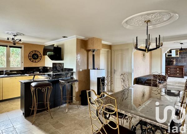 Maison à vendre 6 pièces 175 m² Saint-Pantaléon-de-Larche