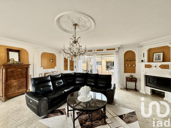 Maison à vendre 6 pièces 175 m² Saint-Pantaléon-de-Larche