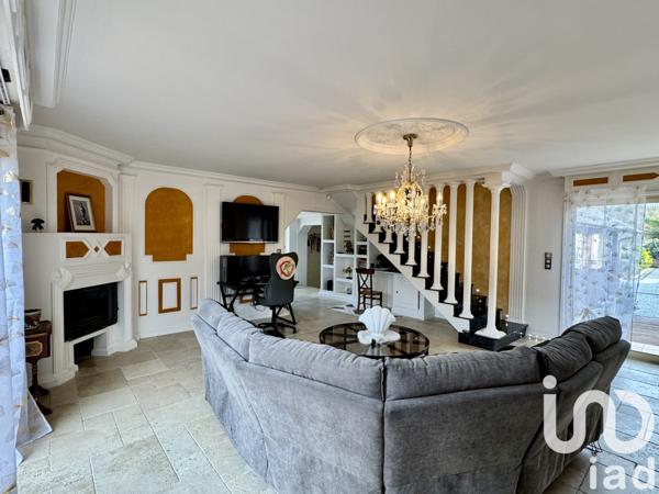 Maison à vendre 6 pièces 175 m² Saint-Pantaléon-de-Larche