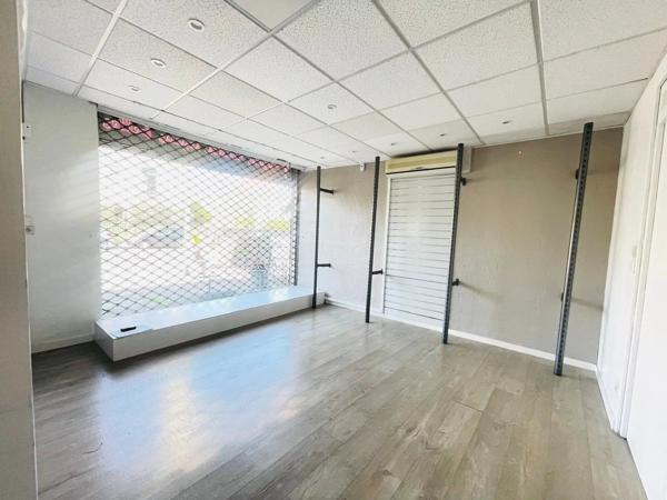 Location                                                      Fonds de commerce
                        
                     3 pièces                      95 m2                     à Pessac