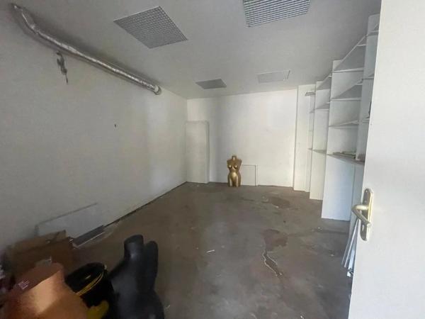 Location                                                      Fonds de commerce
                        
                     3 pièces                      95 m2                     à Pessac