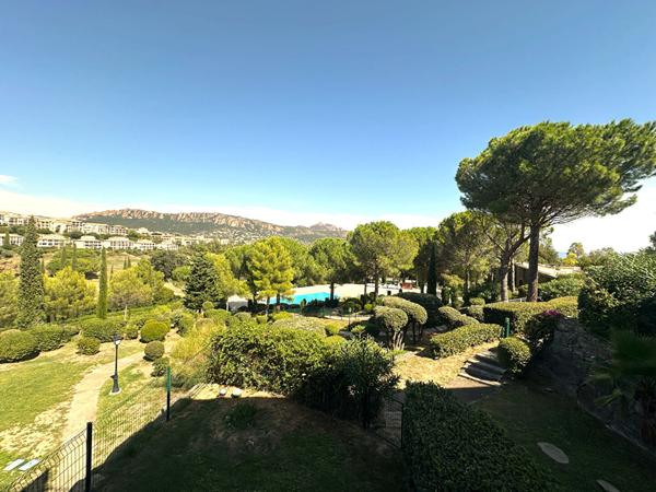 Charmant Appartement à Vendre à Saint-Raphaël avec Vue sur la Mer !