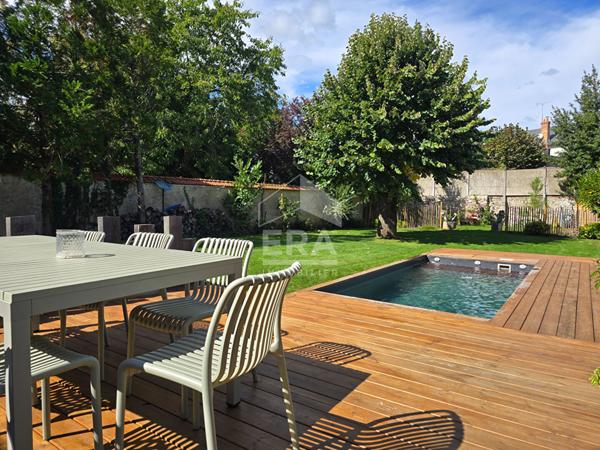 Maison ancienne rénovée avec jardin et piscine à St Marceau