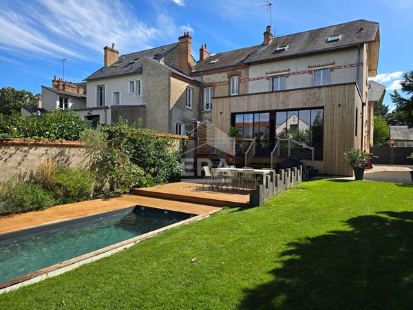 Maison ancienne rénovée avec jardin et piscine à St Marceau