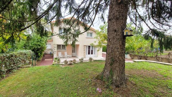 Traditionnelle - 8 pièces - 146 m²