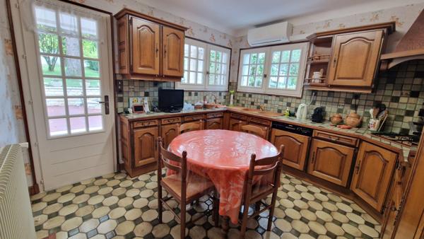 Traditionnelle - 8 pièces - 146 m²