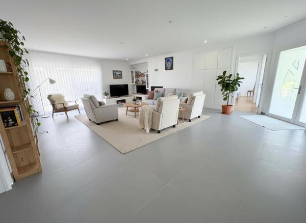 Maison PLAIN PIED TOTAL Montreuil Juigne 5 pièce(s) 160 m2