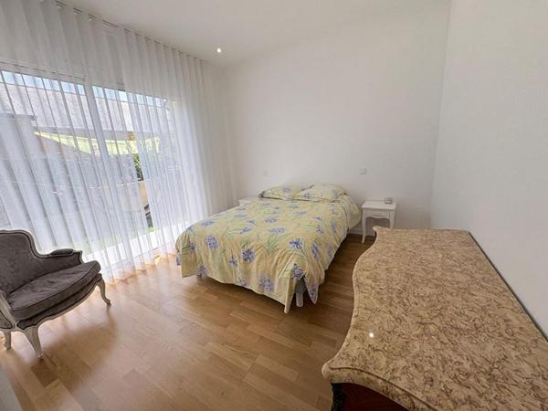 Maison PLAIN PIED TOTAL Montreuil Juigne 5 pièce(s) 160 m2
