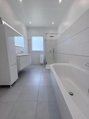 Maison PLAIN PIED TOTAL Montreuil Juigne 5 pièce(s) 160 m2