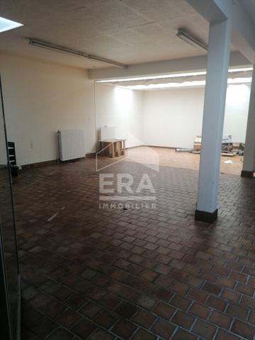 Ensemble immobilier avec appartement + surface commerciale+ parking