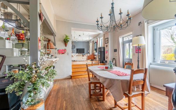 Maison à vendre    7 pièces •  Bessenay