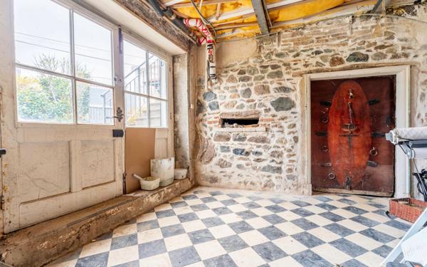 Maison à vendre    7 pièces •  Bessenay