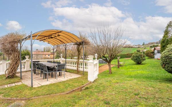 Maison à vendre    7 pièces •  Bessenay