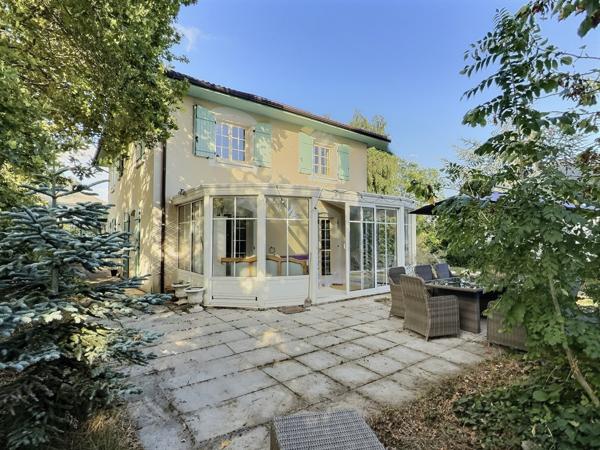 Divonne-les-Bains (01220) Proche du Golf, magnifique Villa rénovée dans son écrin de verdure