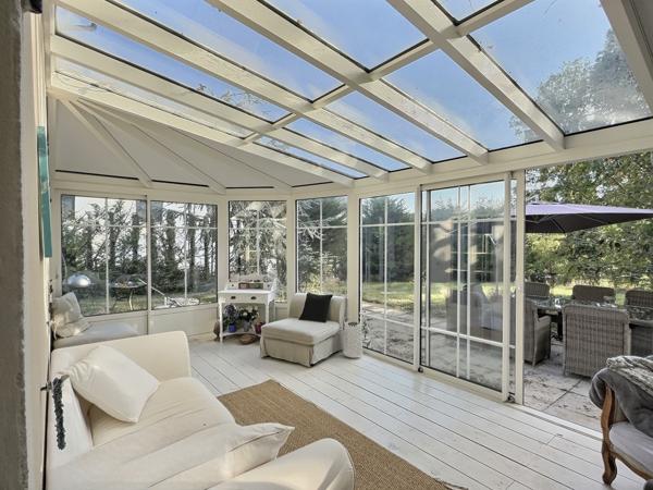 Divonne-les-Bains (01220) Proche du Golf, magnifique Villa rénovée dans son écrin de verdure