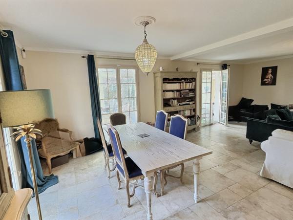 Divonne-les-Bains (01220) Proche du Golf, magnifique Villa rénovée dans son écrin de verdure