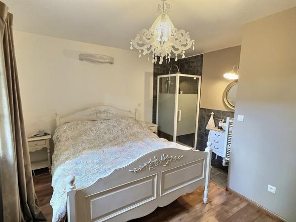 Divonne-les-Bains (01220) Proche du Golf, magnifique Villa rénovée dans son écrin de verdure