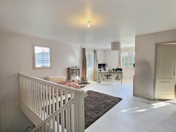 Divonne-les-Bains (01220) Proche du Golf, magnifique Villa rénovée dans son écrin de verdure