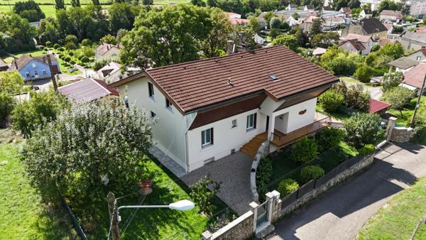 Maison familiale de 13 pièces 211 m² dont un appartement indépendant de 68 m² – Sur les hauteurs de Perrigny, proche de Lons-le-Saunier