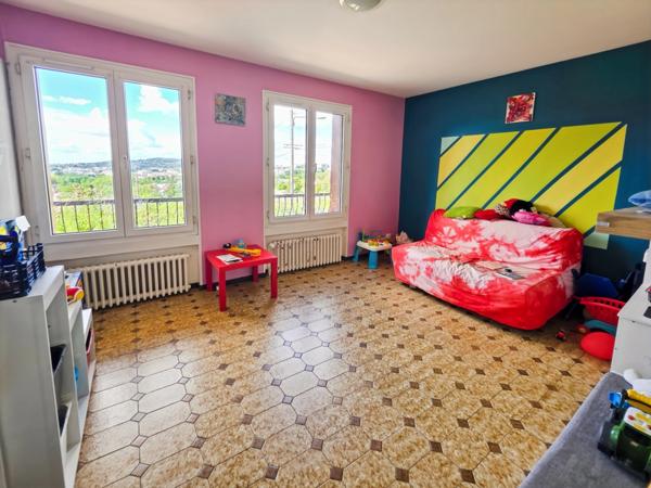Maison familiale de 13 pièces 211 m² dont un appartement indépendant de 68 m² – Sur les hauteurs de Perrigny, proche de Lons-le-Saunier