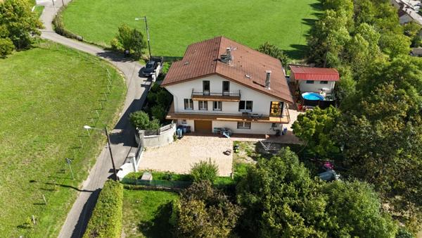 Maison familiale de 13 pièces 211 m² dont un appartement indépendant de 68 m² – Sur les hauteurs de Perrigny, proche de Lons-le-Saunier