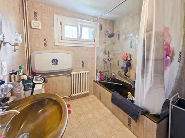 Maison familiale de 13 pièces 211 m² dont un appartement indépendant de 68 m² – Sur les hauteurs de Perrigny, proche de Lons-le-Saunier