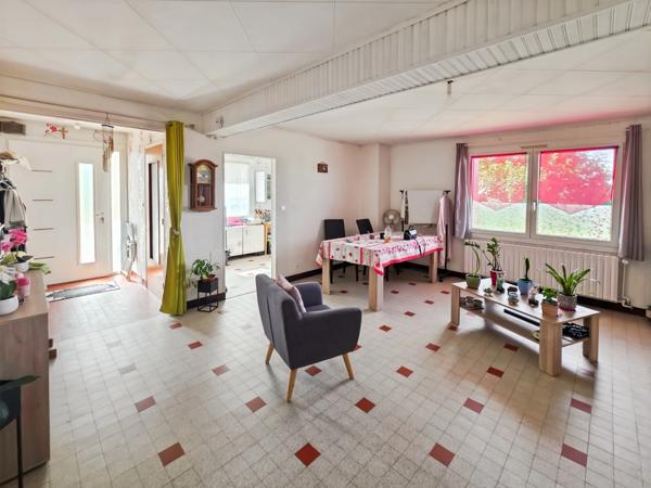Maison familiale de 13 pièces 211 m² dont un appartement indépendant de 68 m² – Sur les hauteurs de Perrigny, proche de Lons-le-Saunier