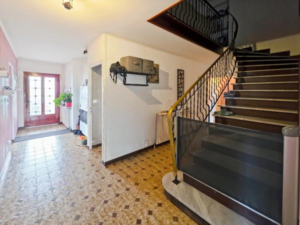 Maison familiale de 13 pièces 211 m² dont un appartement indépendant de 68 m² – Sur les hauteurs de Perrigny, proche de Lons-le-Saunier