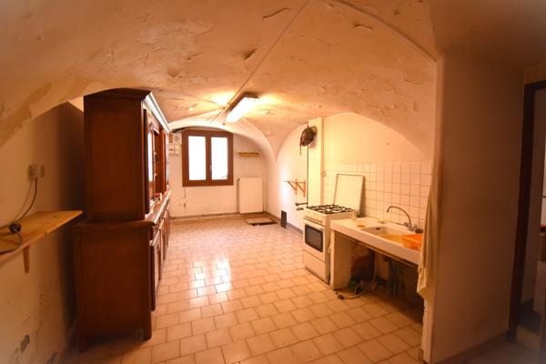 Maison de village à rénover 377 m² à Val-des-Prés avec jardin