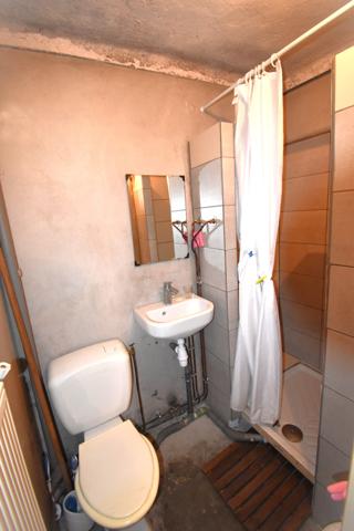 Maison de village à rénover 377 m² à Val-des-Prés avec jardin