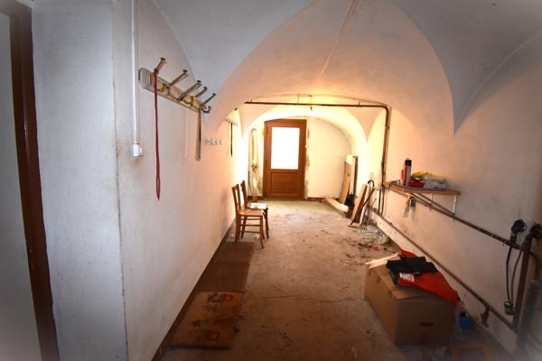 Maison de village à rénover 377 m² à Val-des-Prés avec jardin