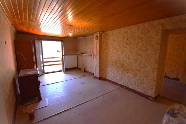 Maison de village à rénover 377 m² à Val-des-Prés avec jardin