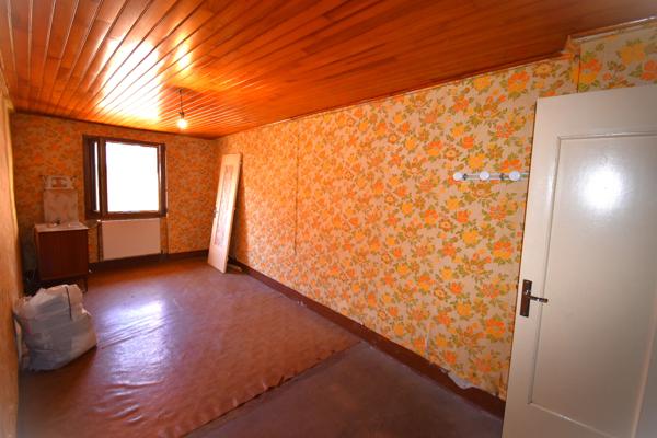 Maison de village à rénover 377 m² à Val-des-Prés avec jardin