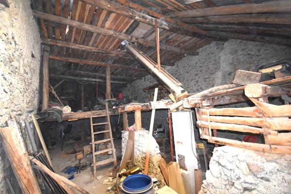 Maison de village à rénover 377 m² à Val-des-Prés avec jardin