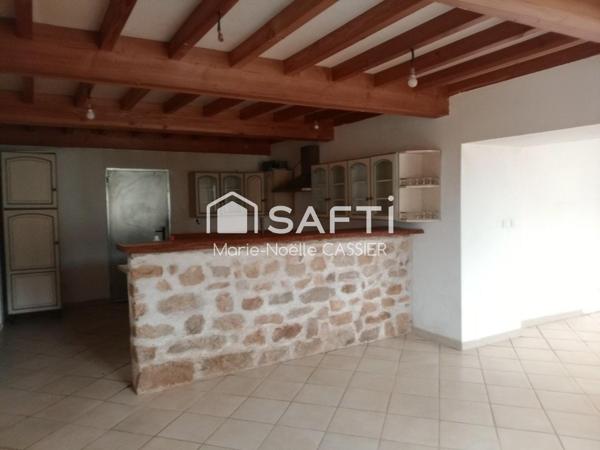 Située entre Lamastre et Vernoux en Vivarais, très belle ferme