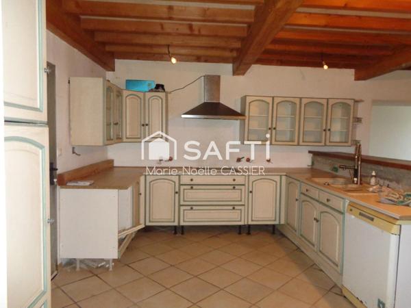 Située entre Lamastre et Vernoux en Vivarais, très belle ferme