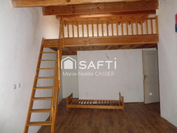 Située entre Lamastre et Vernoux en Vivarais, très belle ferme