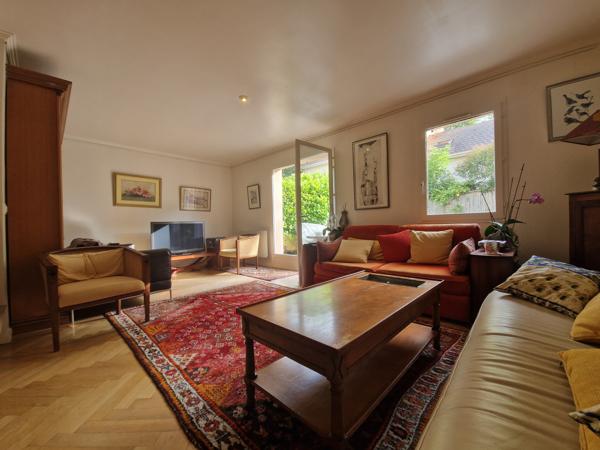 Maison
         5 pièces
        - 135 m² 937 000 € *