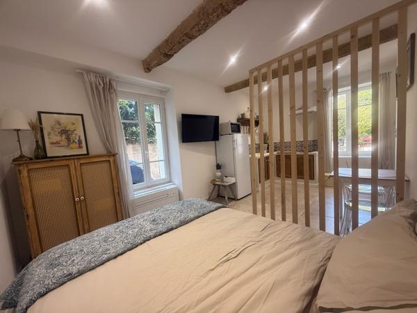 L'Isle-sur-la-Sorgue (84800) Magnifique studio refait à neuf plein centre historique